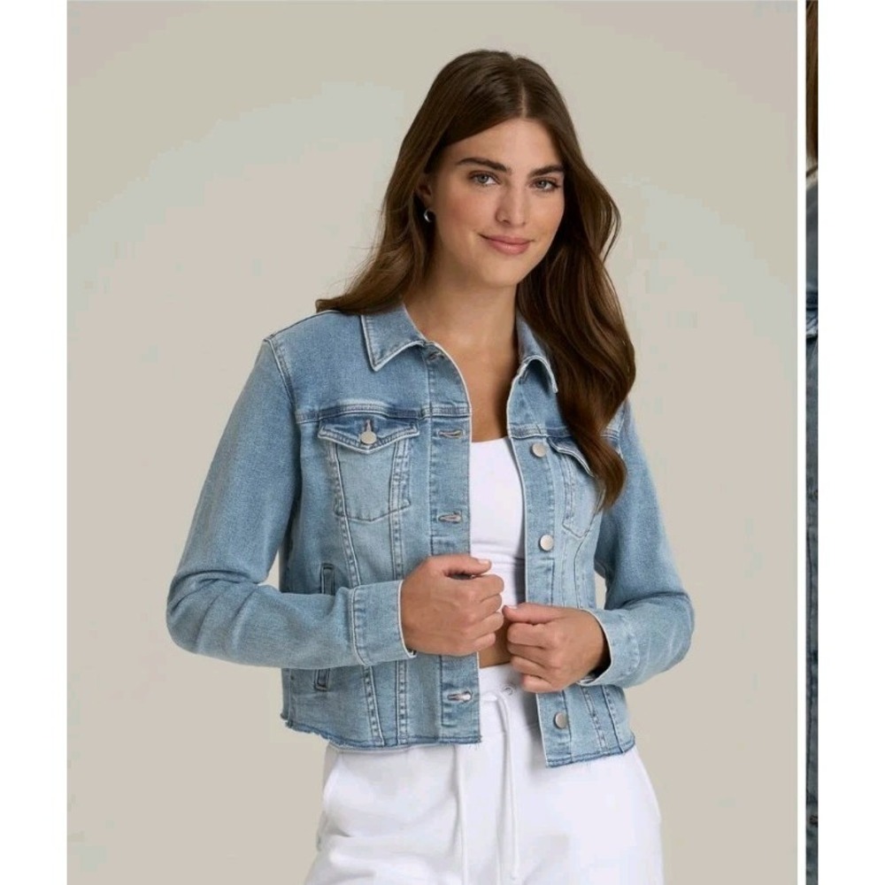 Forever 21 Size Small‎ Jean Jacket Blue Light Wash Denim Button Up Long Sleeve